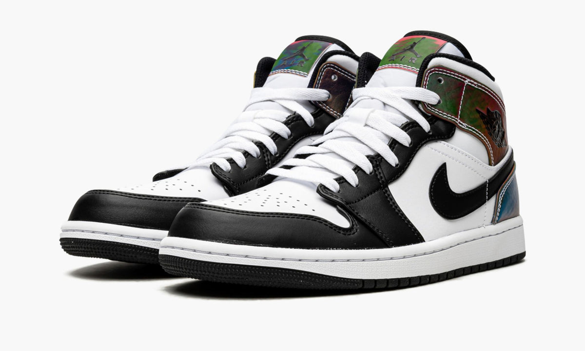 Air Jordan 1 Mid SE “Heat Reactive” — view 3