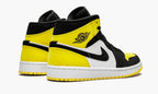 Air Jordan 1 MID SE “Yellow Toe” — view 4