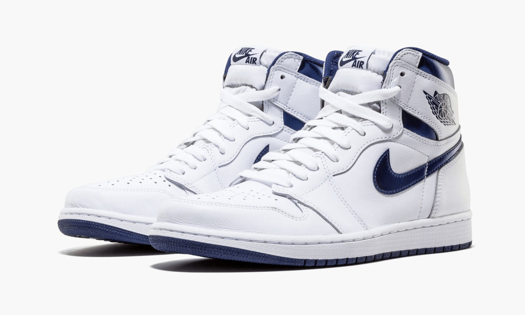 Air Jordan 1 Retro “Metallic Navy” — view 3