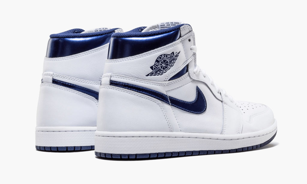 Air Jordan 1 Retro “Metallic Navy” — view 4