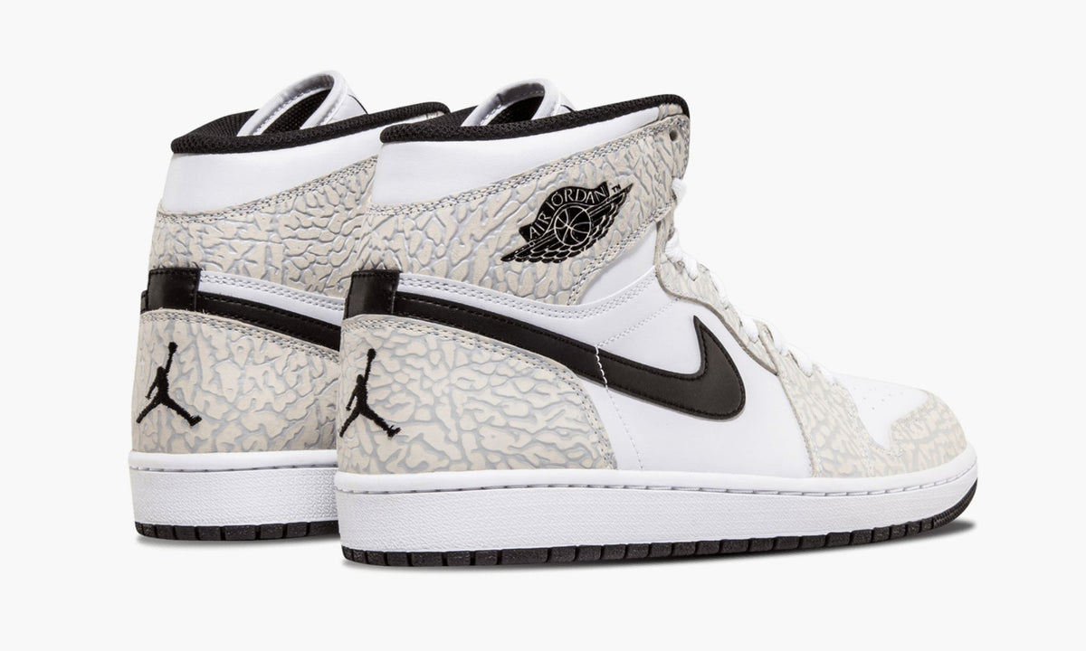 Air Jordan 1 Retro High — view 5