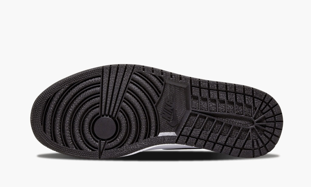 Air Jordan 1 Retro High — view 3