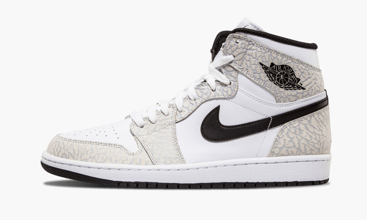 Air Jordan 1 Retro High — view 2