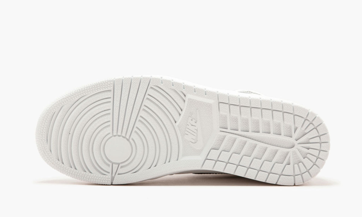 Air Jordan 1 Retro High OG — view 6