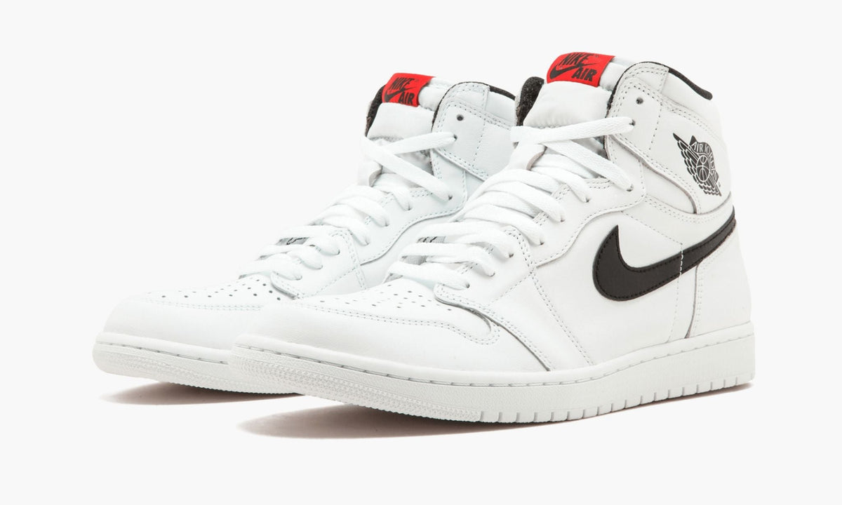 Air Jordan 1 Retro High OG — view 3