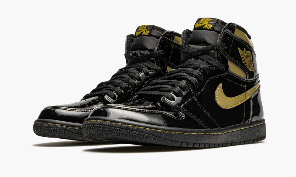 Air Jordan 1 Retro High OG “Black Metallic Gold” — view 3