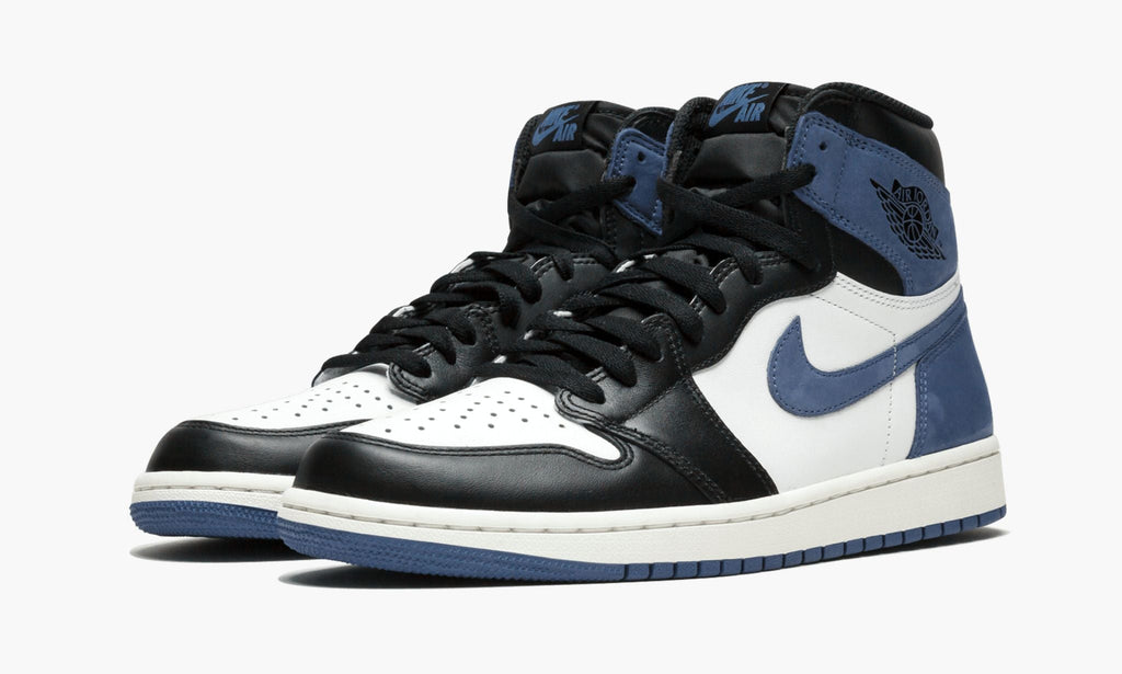 Air Jordan 1 Retro High OG “Blue Moon” — view 3