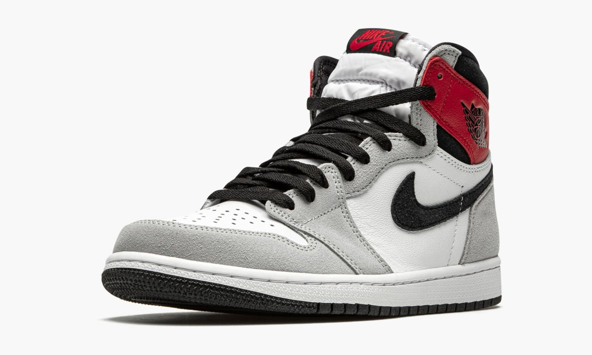Air Jordan 1 Retro High OG “Light Smoke Grey” — view 5