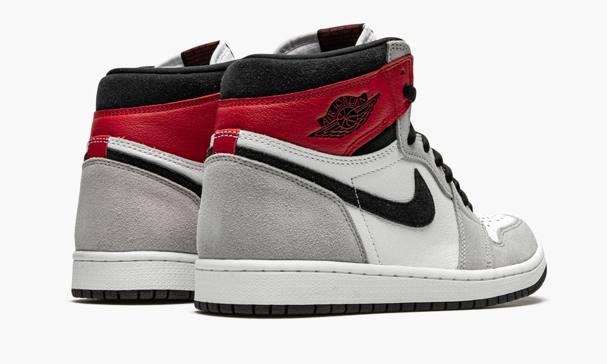 Air Jordan 1 Retro High OG “Light Smoke Grey” — view 4