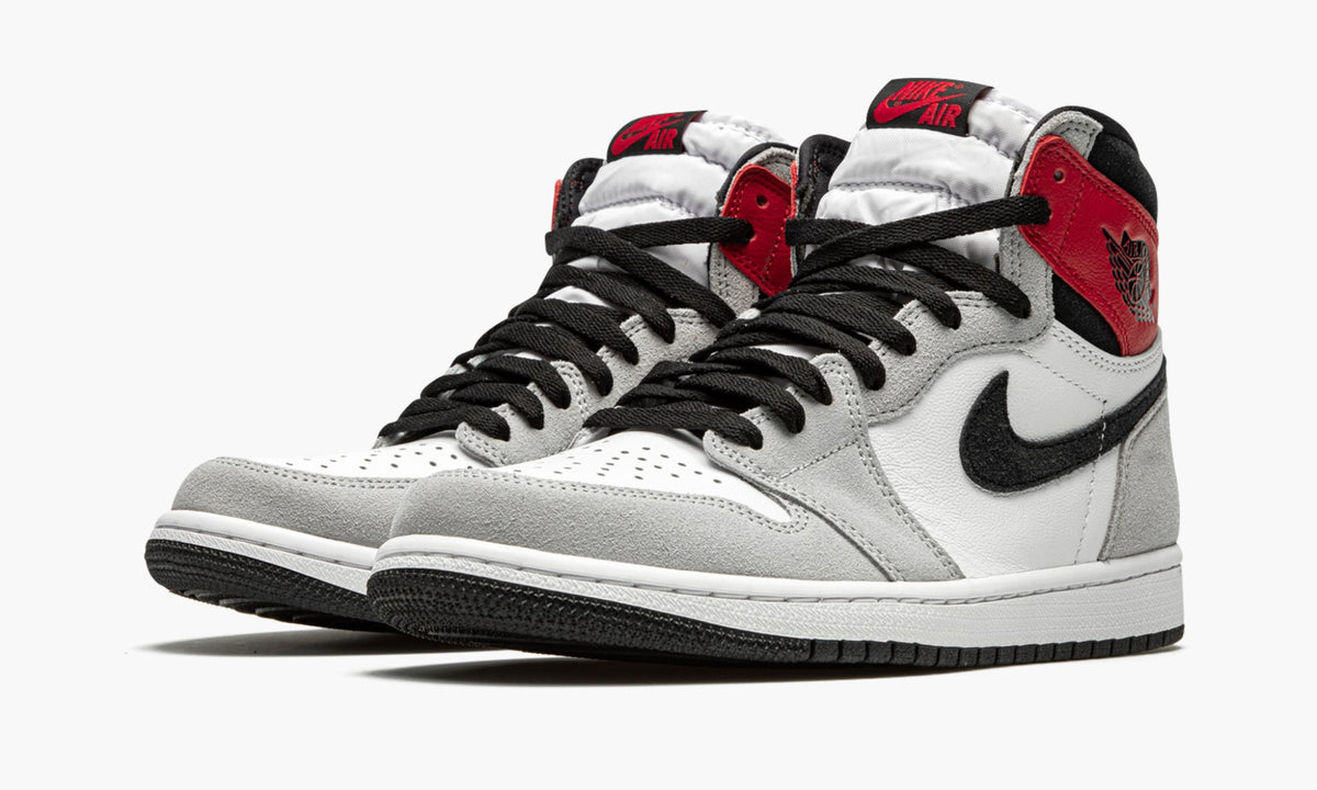 Air Jordan 1 Retro High OG “Light Smoke Grey” — view 3