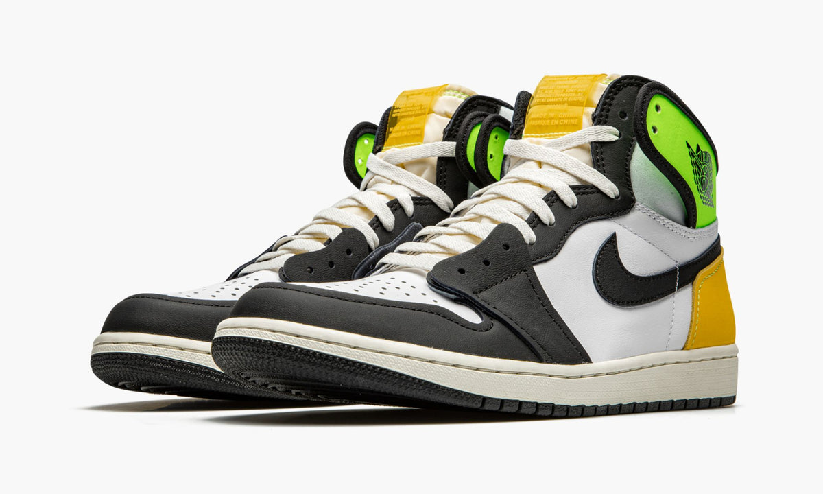 Air Jordan 1 Retro High OG “Volt Gold” — view 3