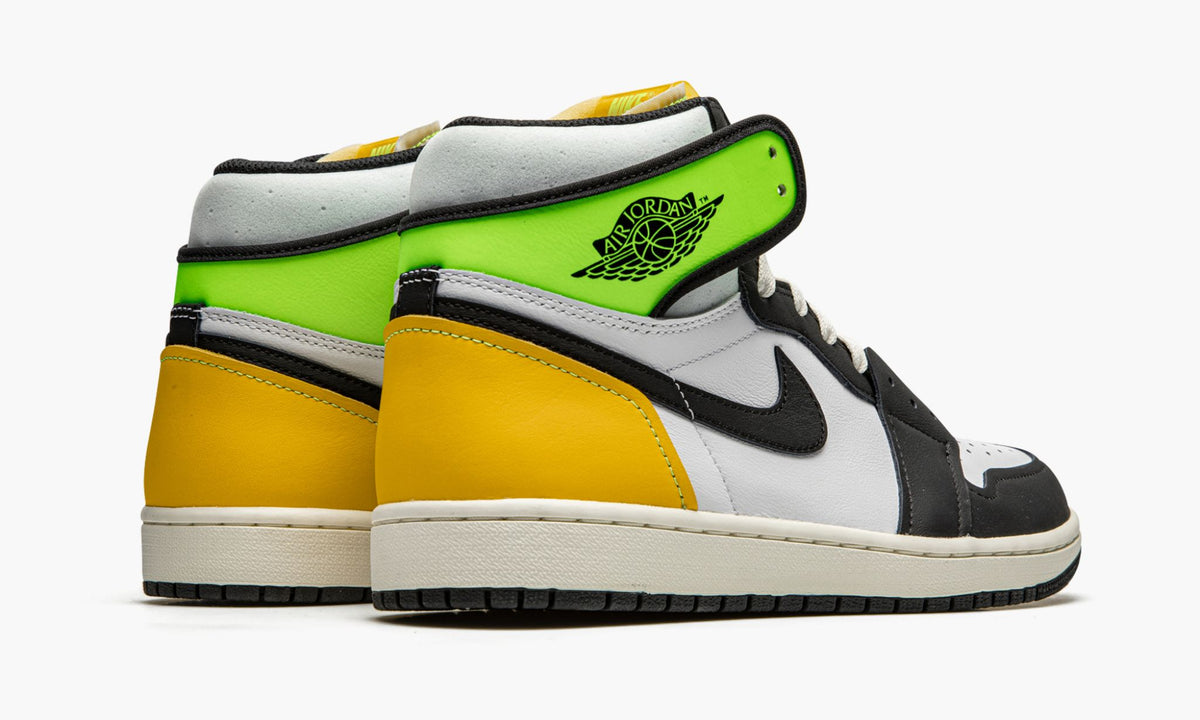 Air Jordan 1 Retro High OG “Volt Gold” — view 4
