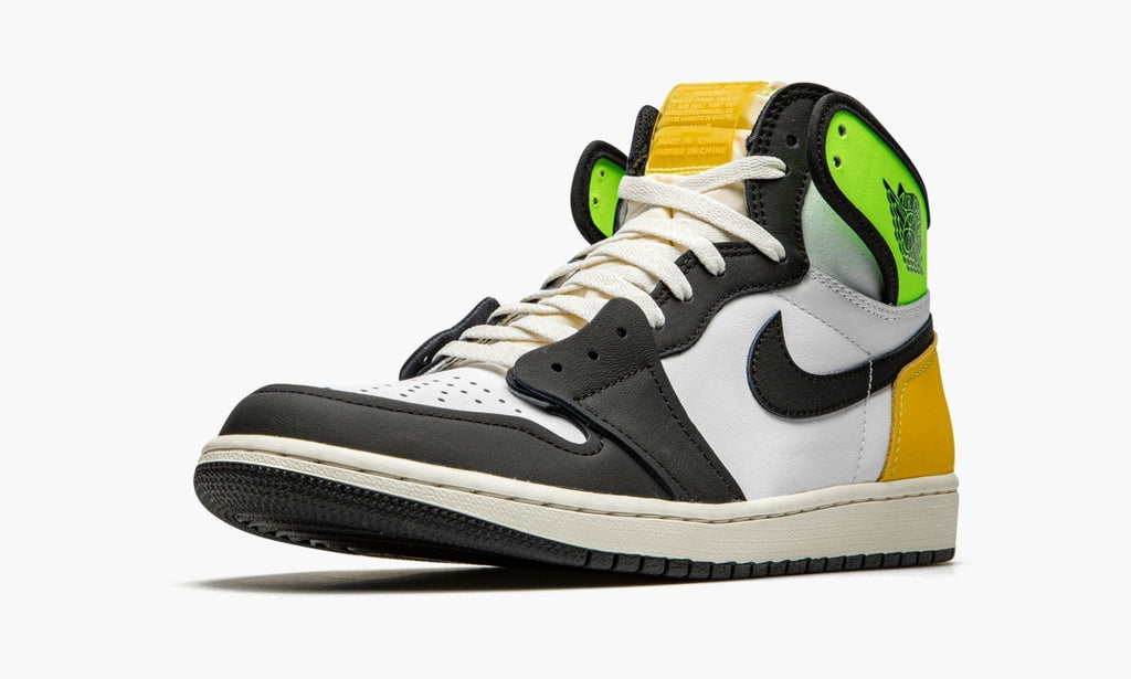 Air Jordan 1 Retro High OG “Volt Gold” — view 5