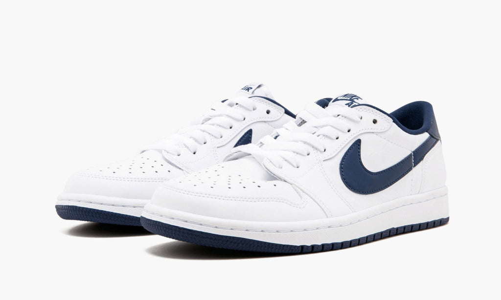 Air Jordan 1 Retro Low OG — view 3