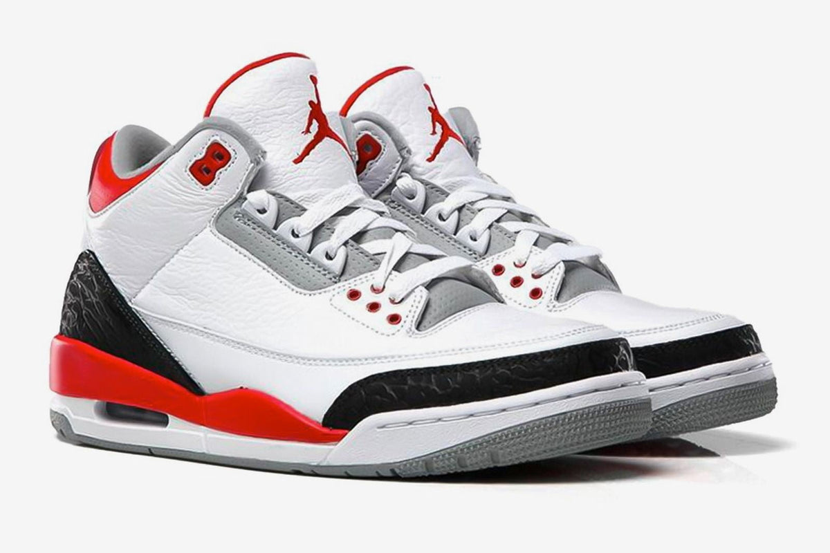 Air Jordan 3 Retro Fire Red (2022) — view 3