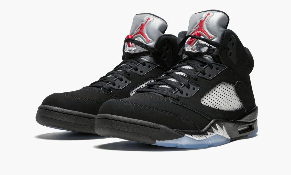 Air Jordan 5 Retro OG “Black / Metallic” — view 3