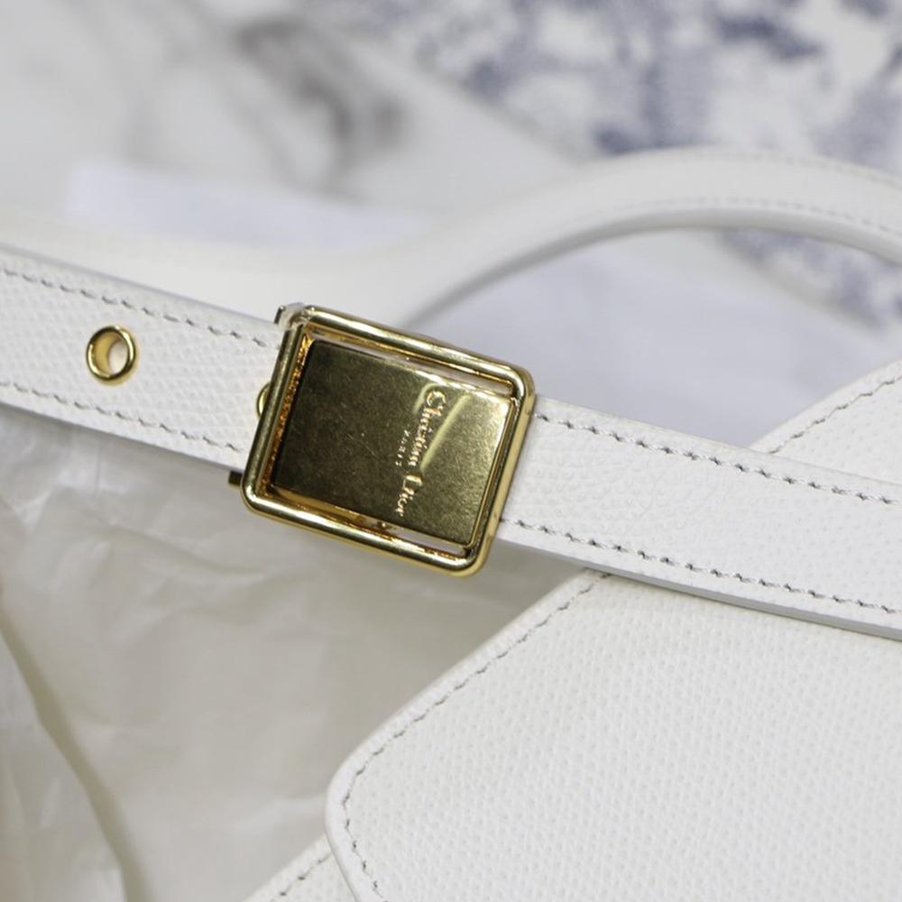 Dior 30 Montaigne Bag Latte Box Calfskin — view 8