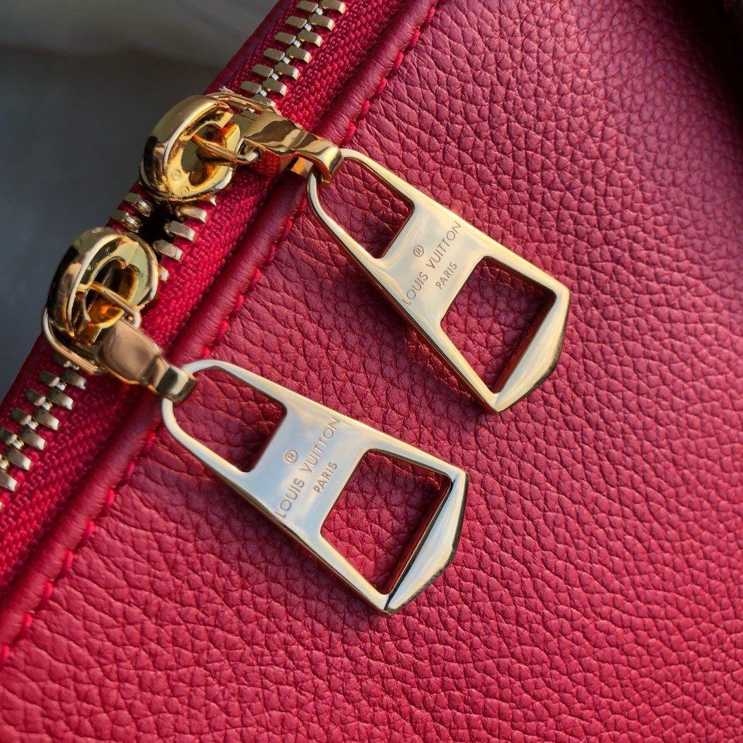 Louis Vuitton V Tote MM — view 6