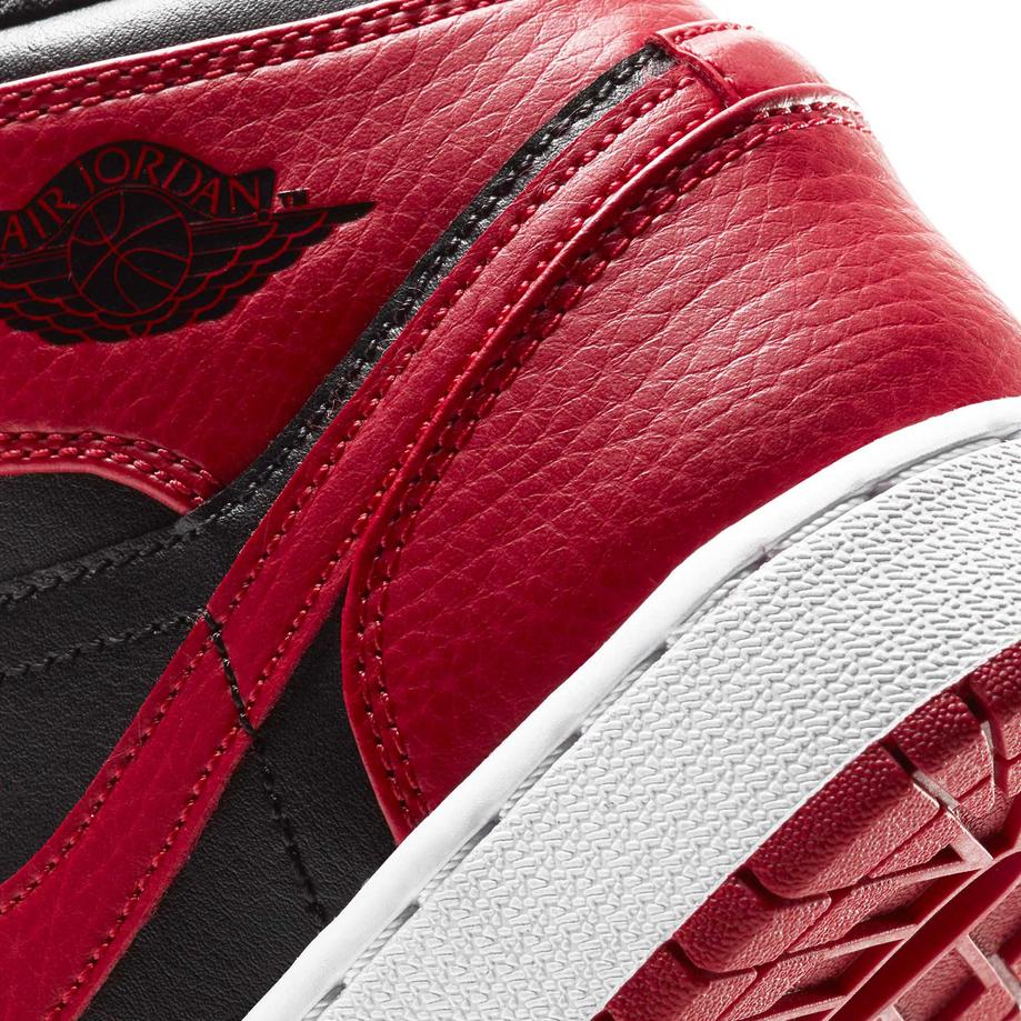 Air Jordan 1 Mid 'Banned Bred' — view 7