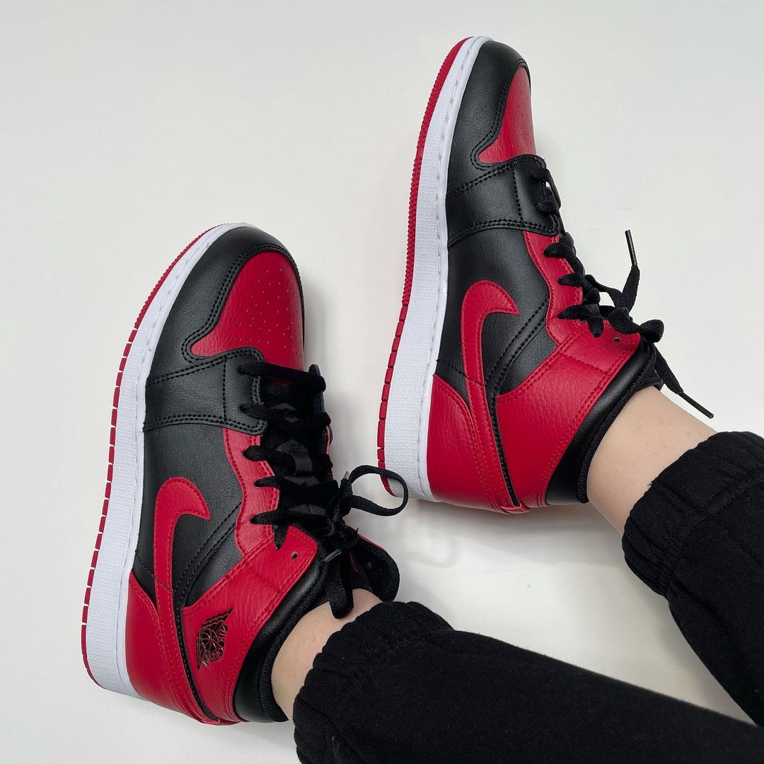 Air Jordan 1 Mid 'Banned Bred' — view 8