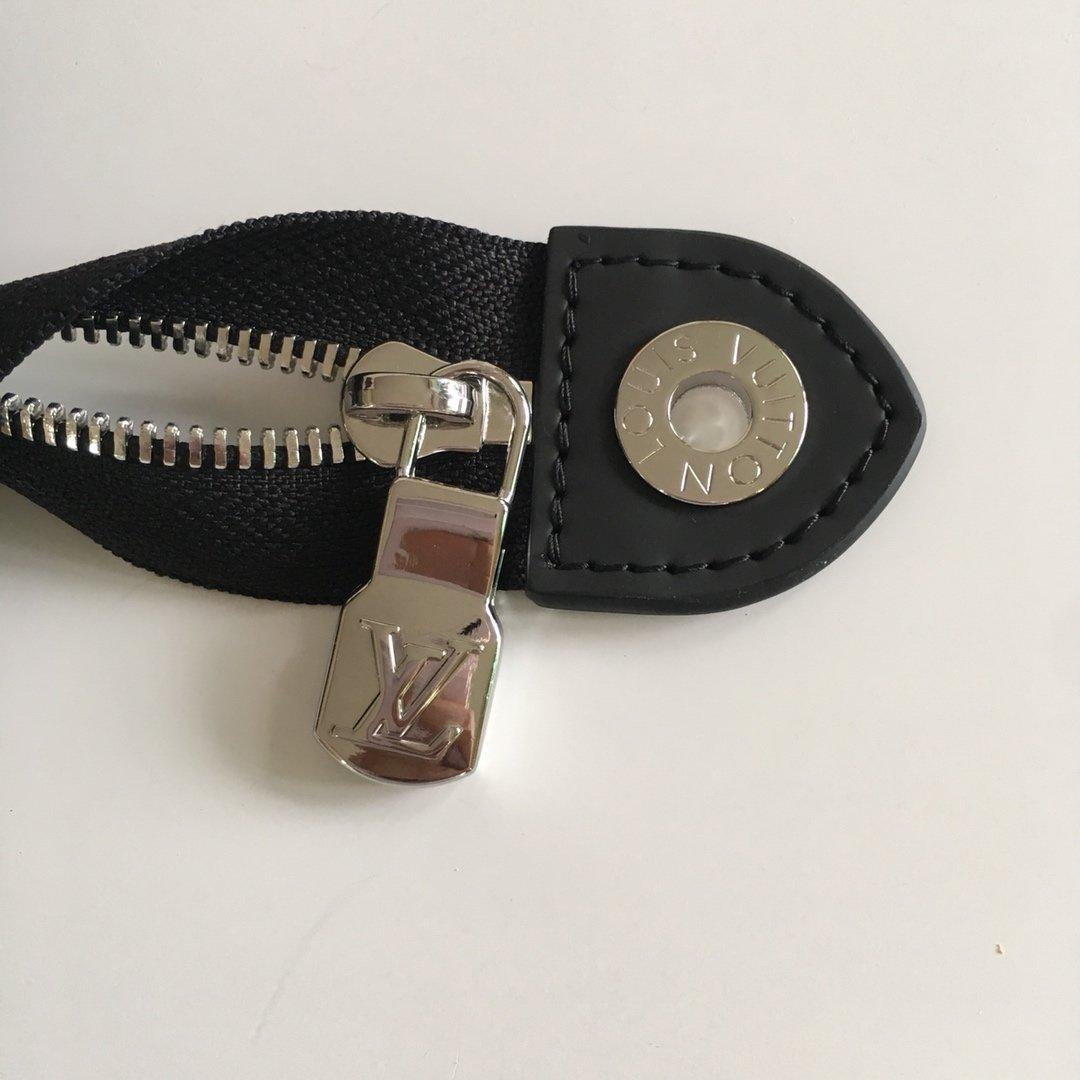 Louis Vuitton Toiletry Pouch — view 9
