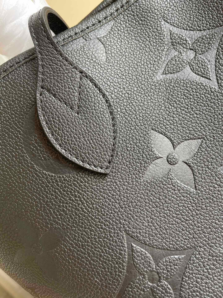Louis Vuitton Neverfull MM Tote Bag - Black — view 6