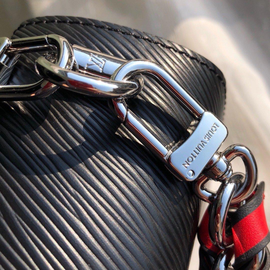 Louis Vuitton Twist MM Shoulder Bag — view 5