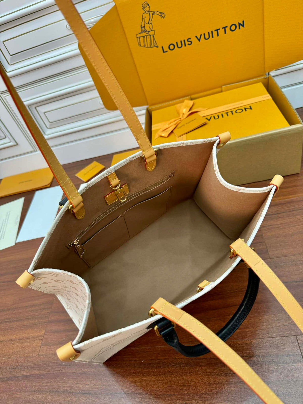 Louis Vuitton OnTheGo MM Tote Bag Monogram Dune Cruise — view 8