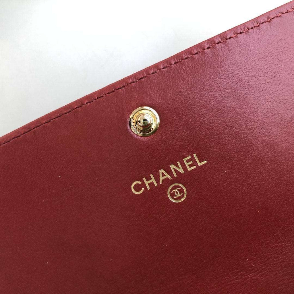 Chanel 19 Quilted Flap Wallet - Red — view 7
