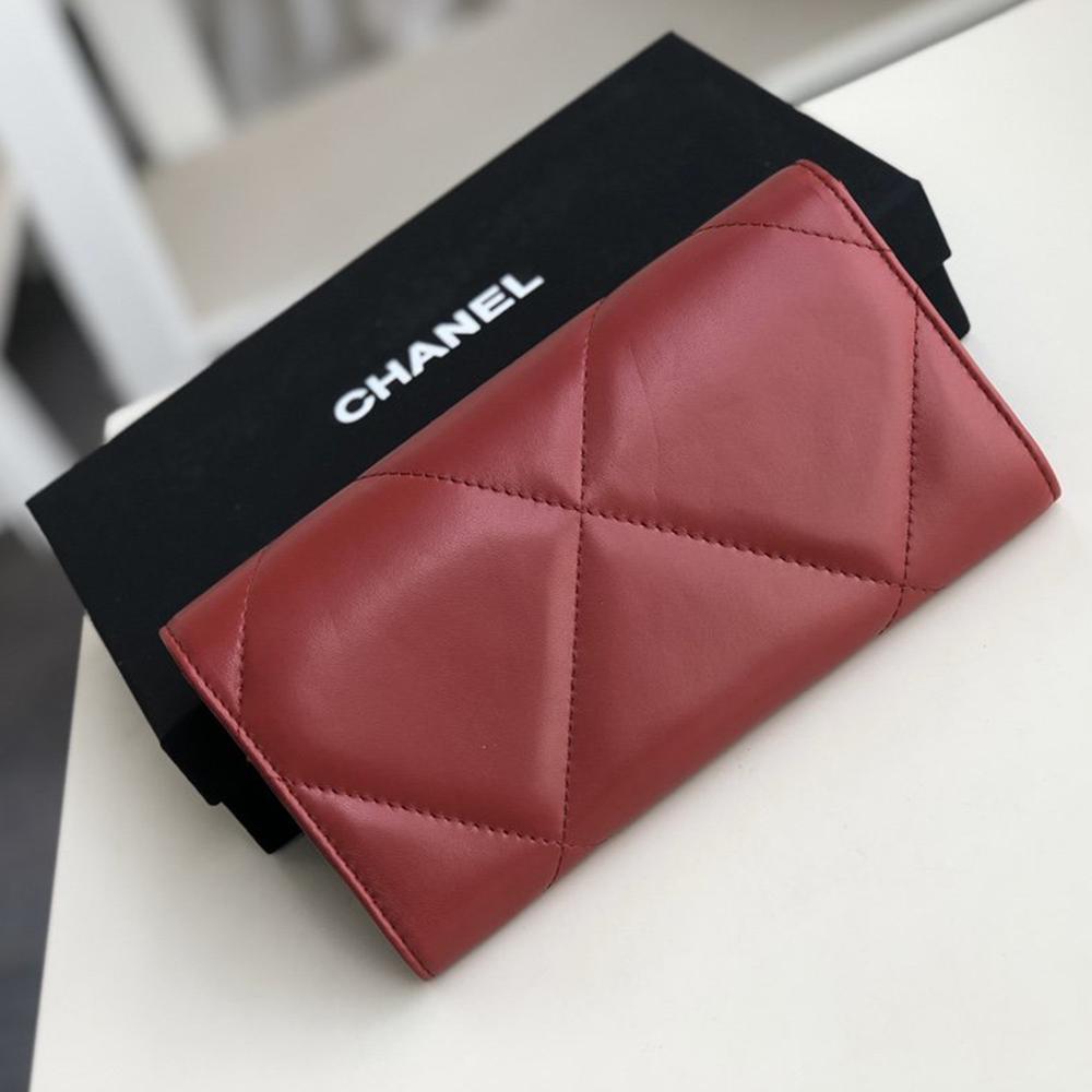 Chanel 19 Quilted Flap Wallet - Red — view 3