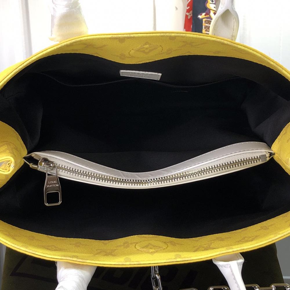 Louis Vuitton Tote Bag — view 6