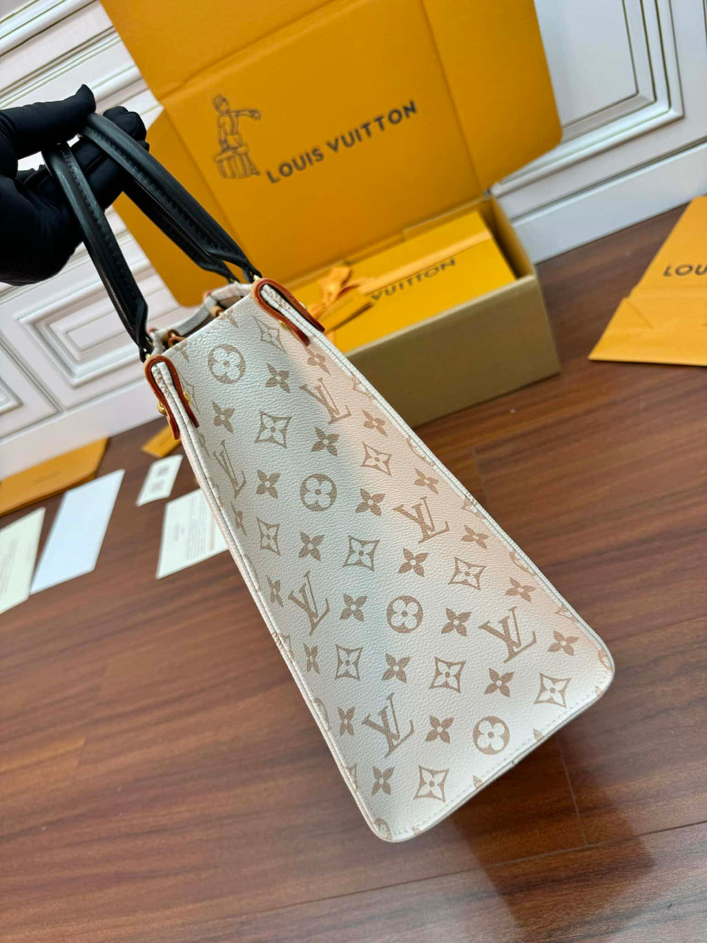 Louis Vuitton OnTheGo MM Tote Bag Monogram Dune Cruise — view 6