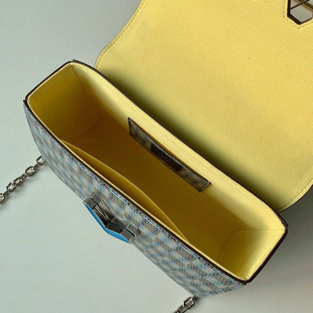 Louis Vuitton Twist MM Shoulder Bag — view 6