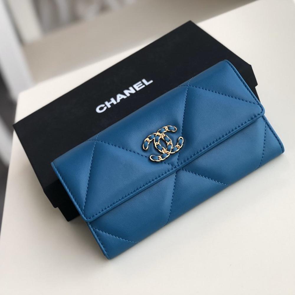 Chanel 19 Quilted Flap Wallet — view 3