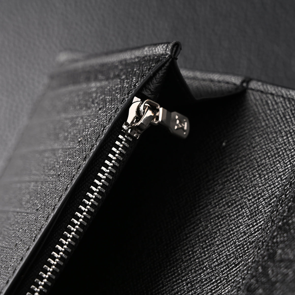 Louis Vuitton Brazza Wallet – Damier Graphite Canvas Long Bifold (N62665) - Black & Grey Damier Graphite — view 2