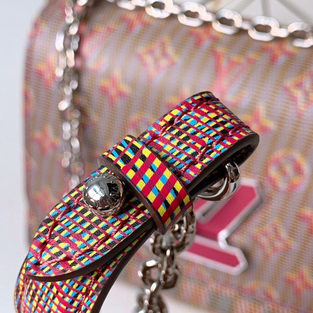 Louis Vuitton Twist MM Shoulder Bag — view 7