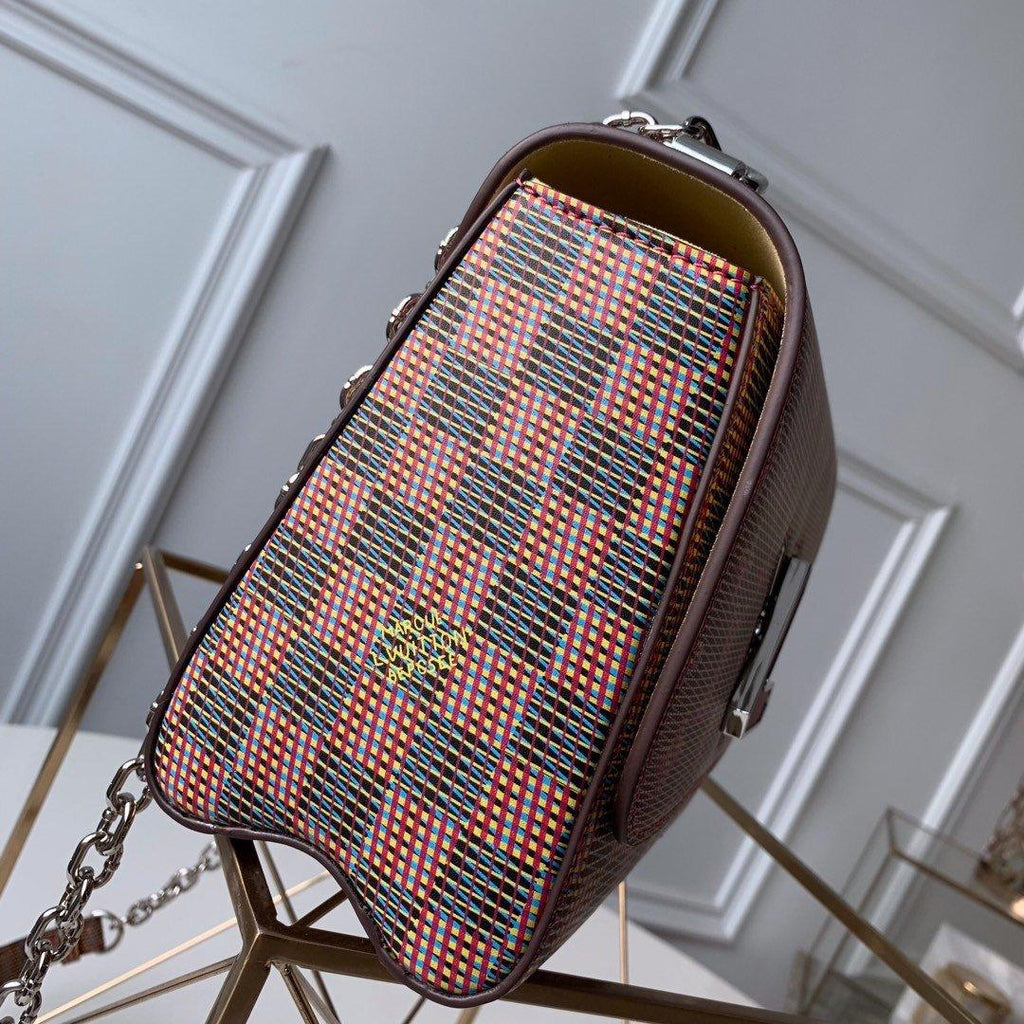 Louis Vuitton Twist MM Shoulder Bag — view 3