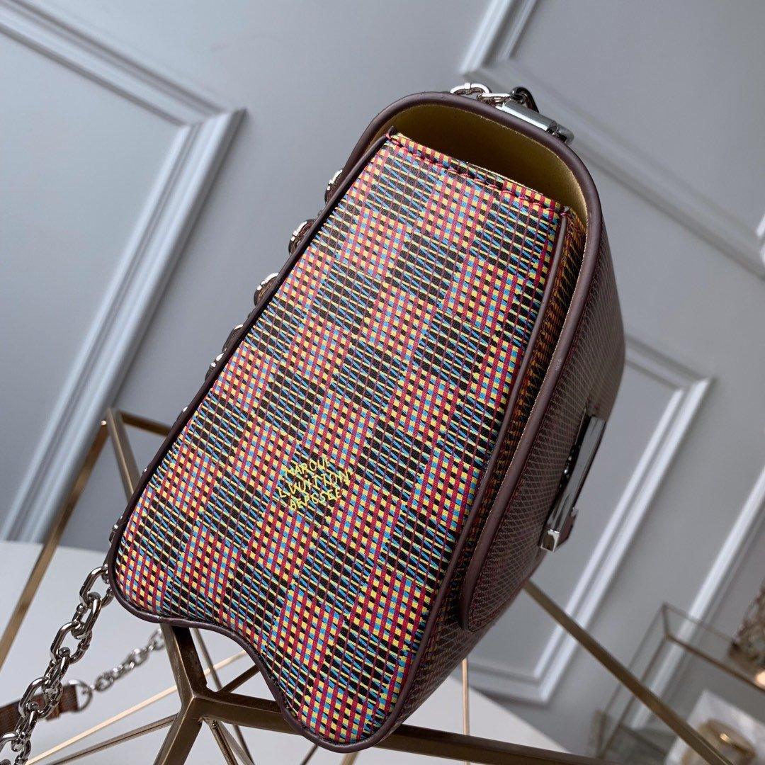Louis Vuitton Twist MM Shoulder Bag — view 3