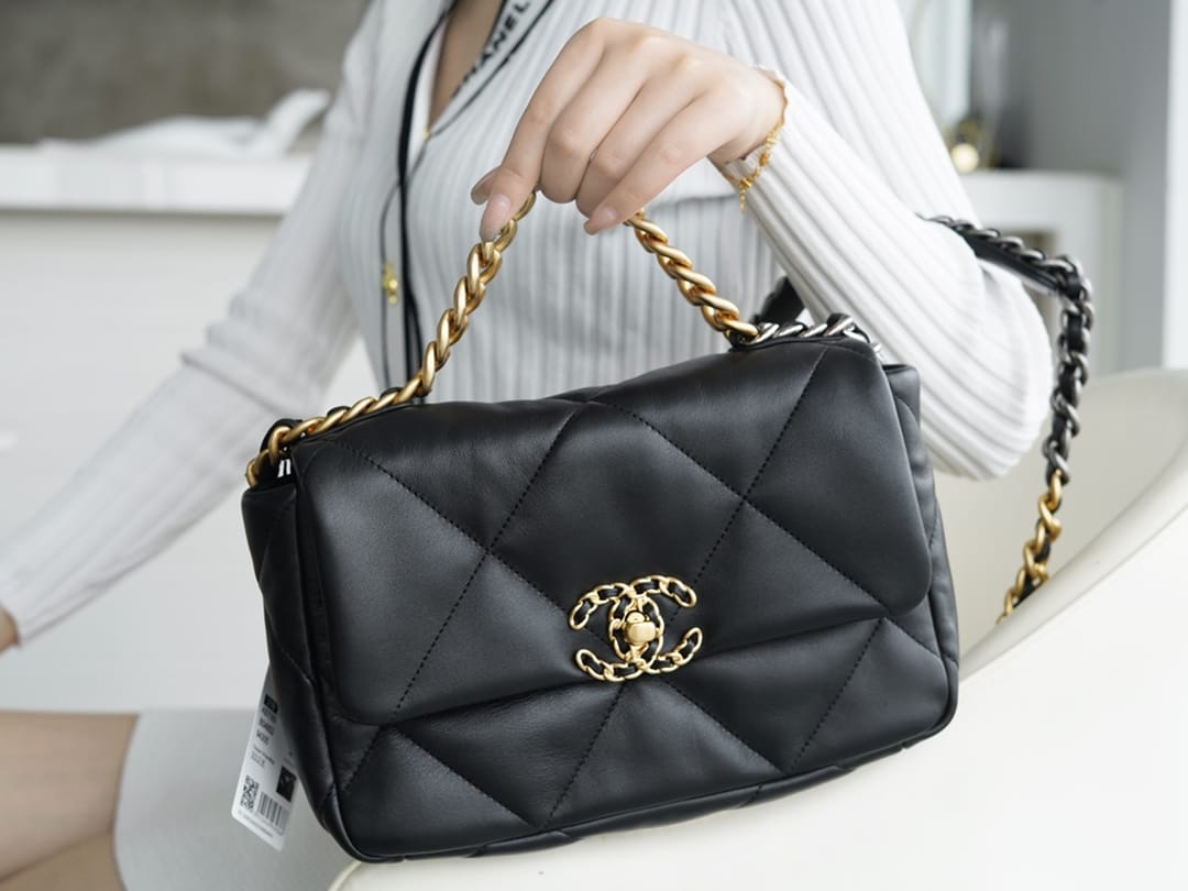 Chanel 19BAG AS1160 Black Gold Buckle Bag Small 26CM — view 2