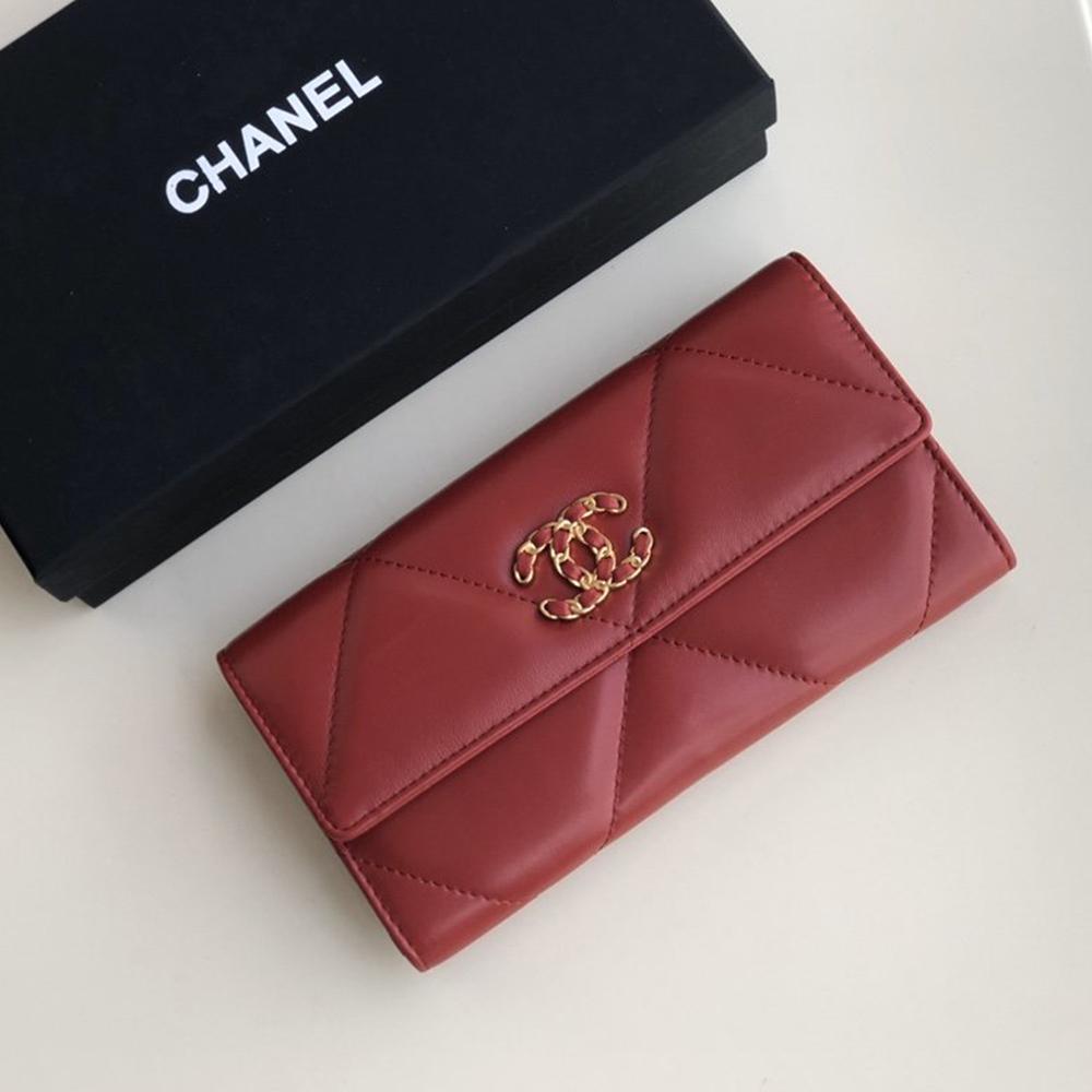 Chanel 19 Quilted Flap Wallet - Red — view 2