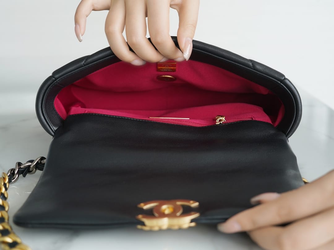 Chanel 19BAG AS1160 Black Gold Buckle Bag Small 26CM — view 8