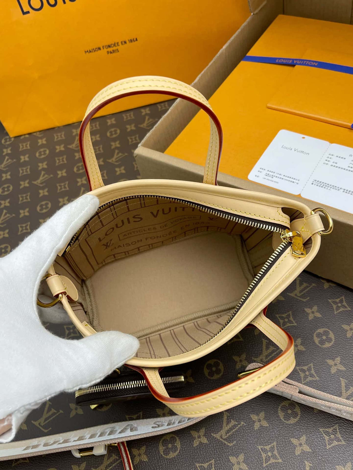 LV Neverfull MM Monogram Canvas Tote Shoulder Bag with Leather Trim and Pouch - Brown — view 9