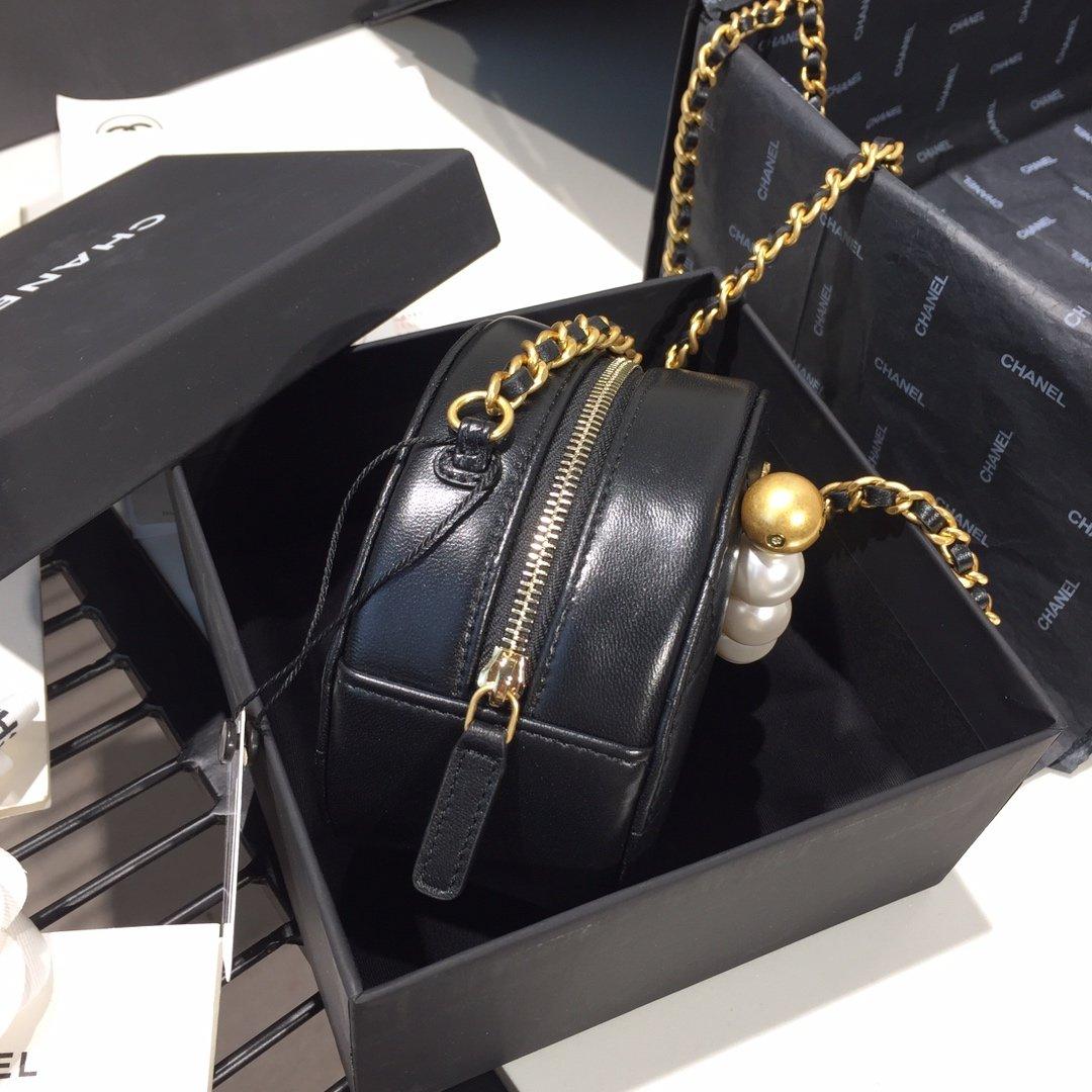 Chanel Pearl Round Clutch with Chain - Black — view 3