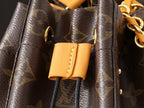Louis Vuitton LV Classic No ̈¦ Handbag Tote Bag - Brown — view 7