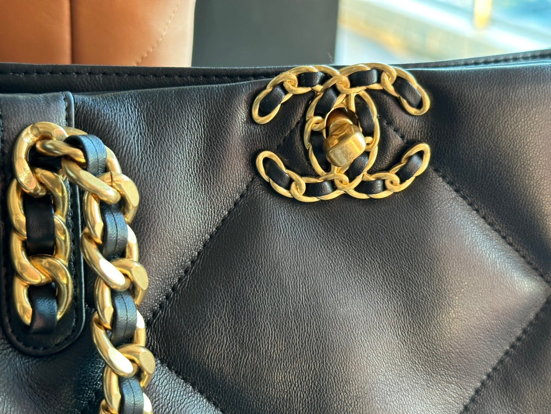 Chanel 19 Shopping Bag 41 Black Lambskin — view 5
