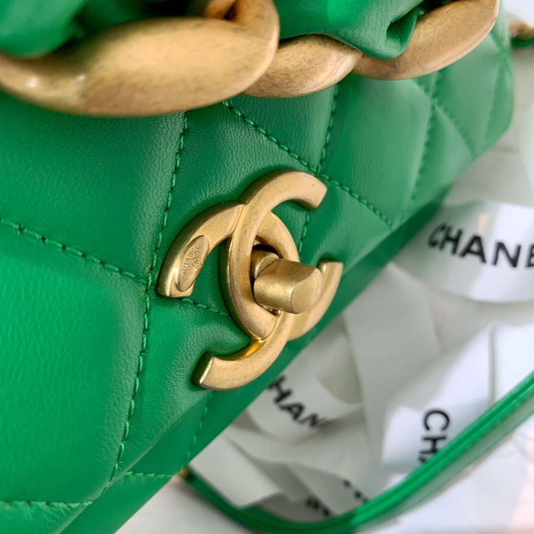 Chanel Flap Bag with Chunky Chain Green — view 9