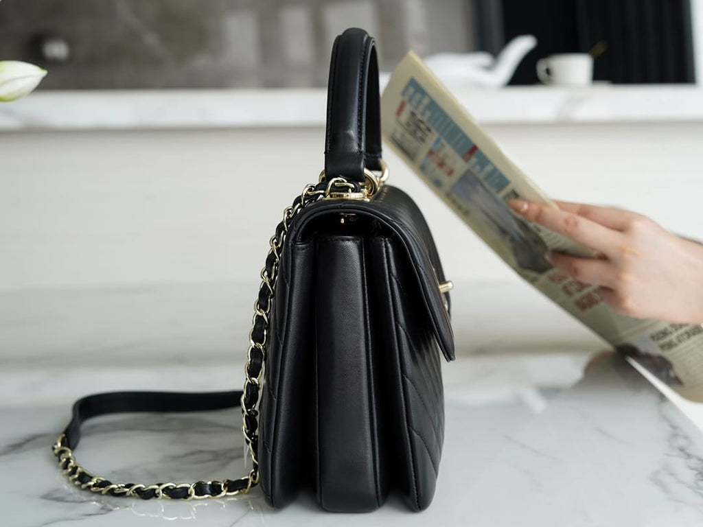 Chanel Trendy CC25 Pre-Owned Medium Chevron Trendy Handbag 25cm - Black — view 3