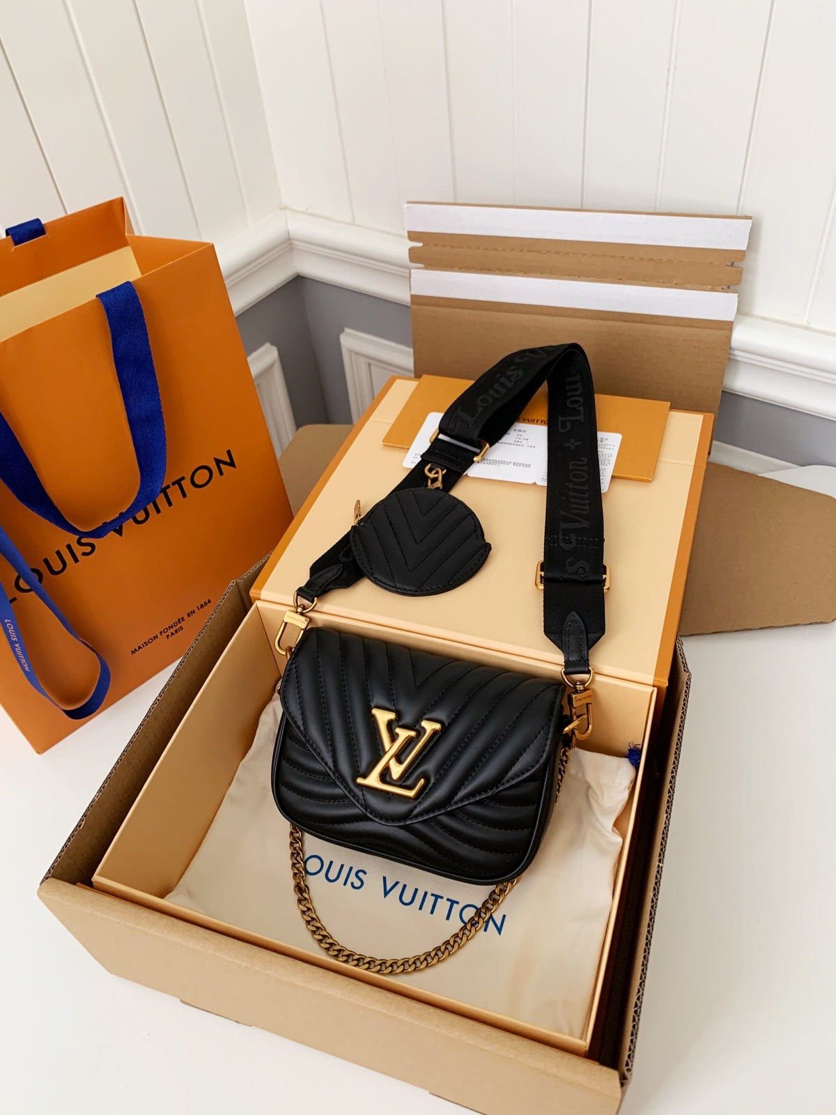 Louis Vuitton New Wave Multi-Pochette Handbag - Black — view 3