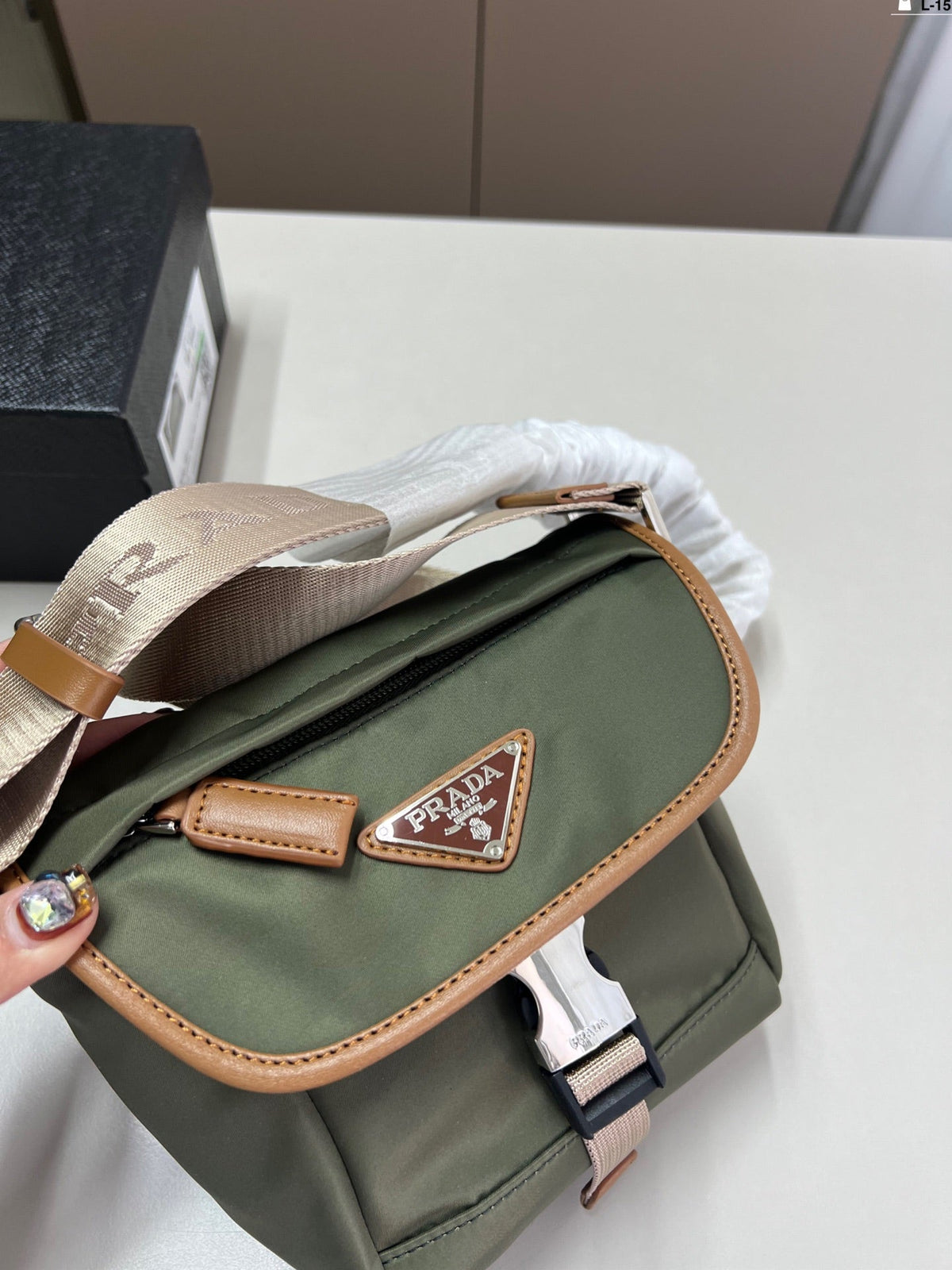 Prada Vintage Messenger Bag Crossbody - Green — view 7