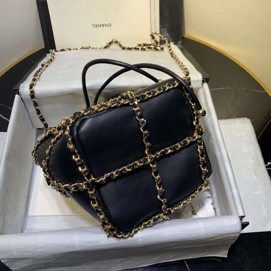 Chanel Bucket Chain Drawstring Bag 2021 - Matte Pink — view 2